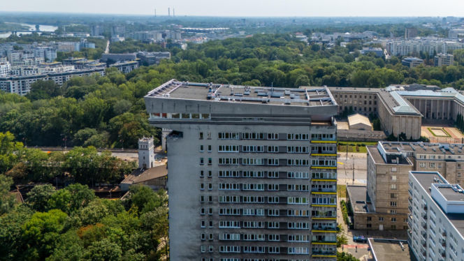 Młotek przy ul. Smolnej 8 w Warszawie