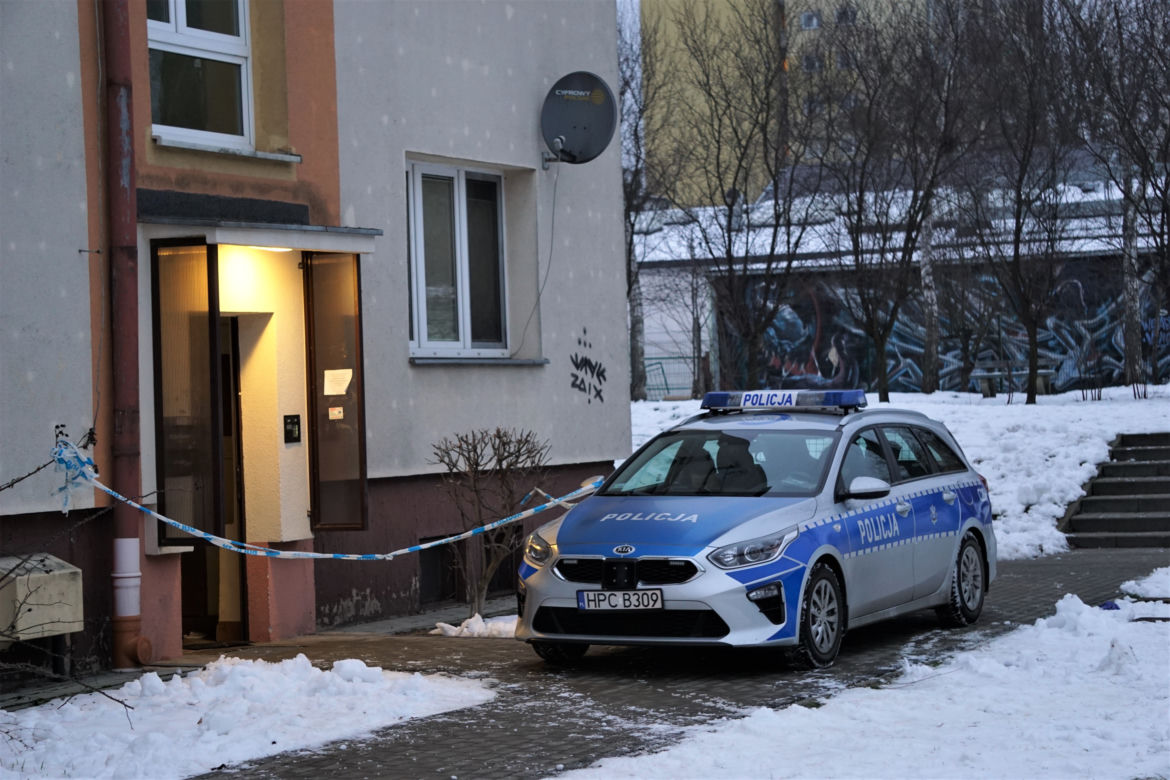 Tragiczna awantura domowa w Bydgoszczy. Dwóch mężczyzn nie żyje, dwie kobiety ciężko ranne [ZDJĘCIA]