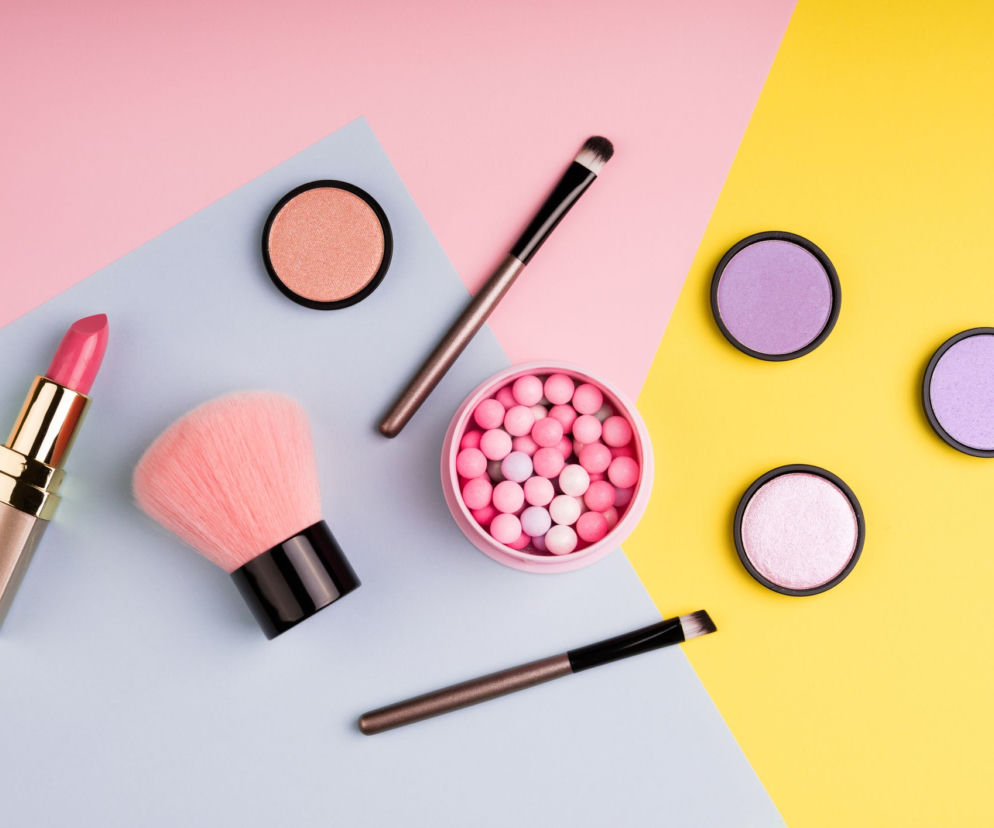 Nakładasz róż w to miejsce? Możesz się postarzać zamiast odmładzać