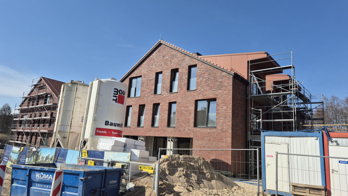 Nad jeziorem Ukiel w Olsztynie powstają luksusowe apartamenty. Na jakim etapie są prace?