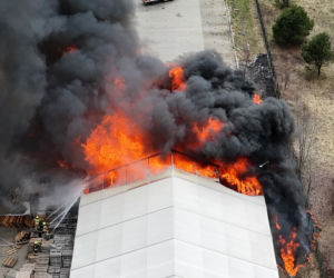 Potężny pożar w Czosnowie