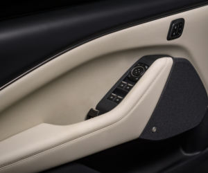 Ford Mustang Mach-E z pakietem Frost White