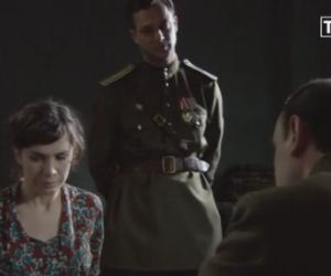 CZAS HONORU 5, odc. 61. Major Zwonariew (Grzegorz Damięcki) i Celina (Olga Bołądź)