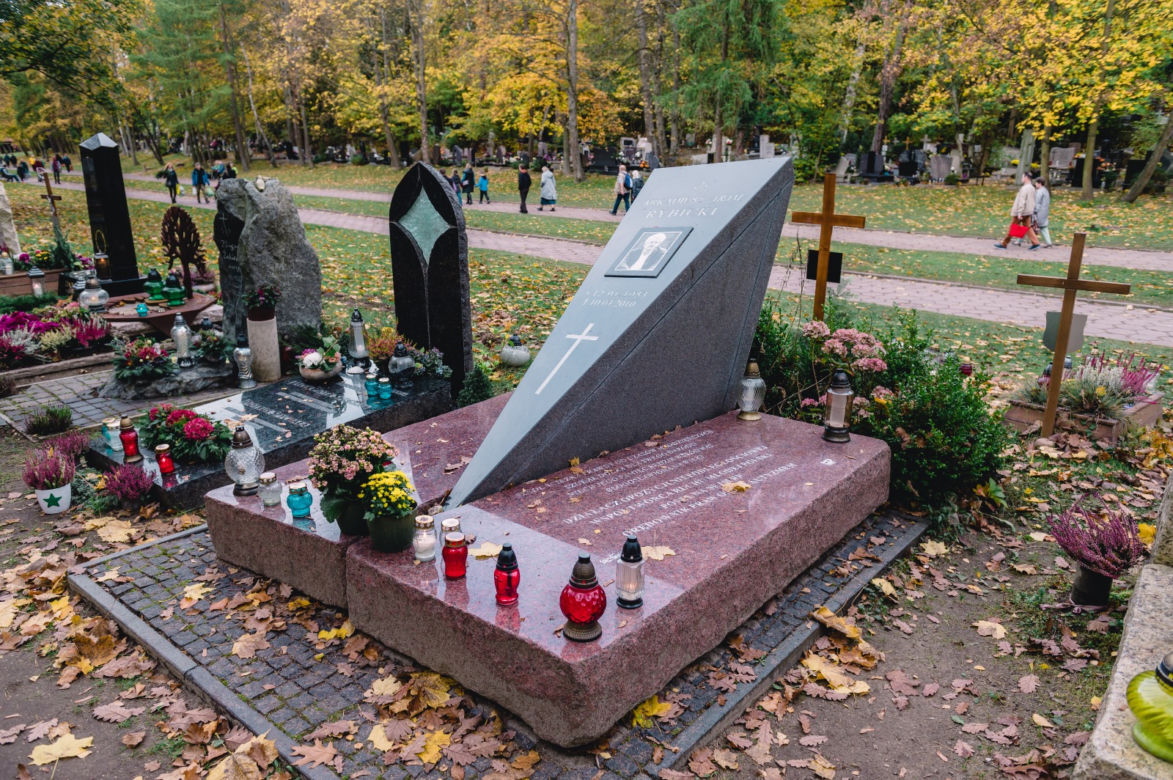 Transparent nad grobem Anny Walentynowicz
