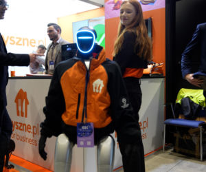 Pyszne.pl pokazuje pierwszą w Polsce w pełni autonomiczną dostawę z użyciem robota-kuriera