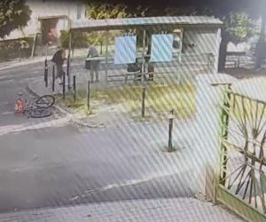 To on pobił niepełnosprawnego czekającego na autobus. Rozpoznajesz tego mężczyznę?