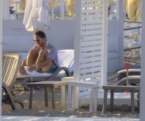 Mateusz Banasiuk na plaży w Sopocie. Tak wyglądał, gdy zrzucił koszulkę!