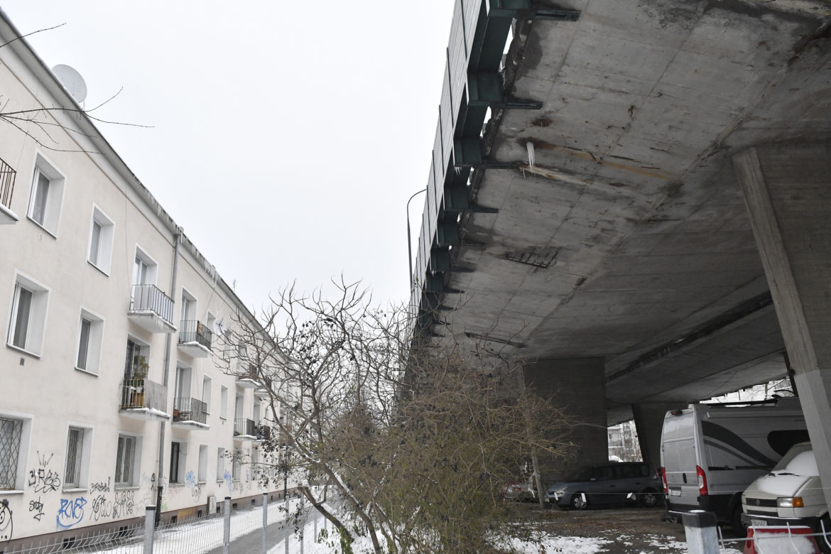 Utrudnienia na Trasie Łazienkowskiej potrwają aż do 2025 roku! Wiadukty nad Paryską do remontu 
