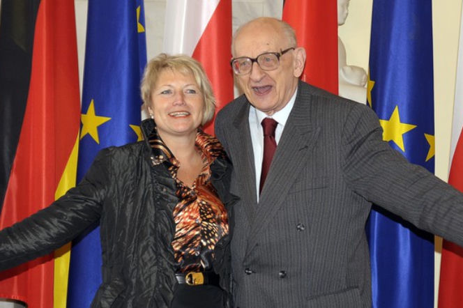 WŁADYSŁAW BARTOSZEWSKI ODSZEDŁ W WIEKU 93 LAT.