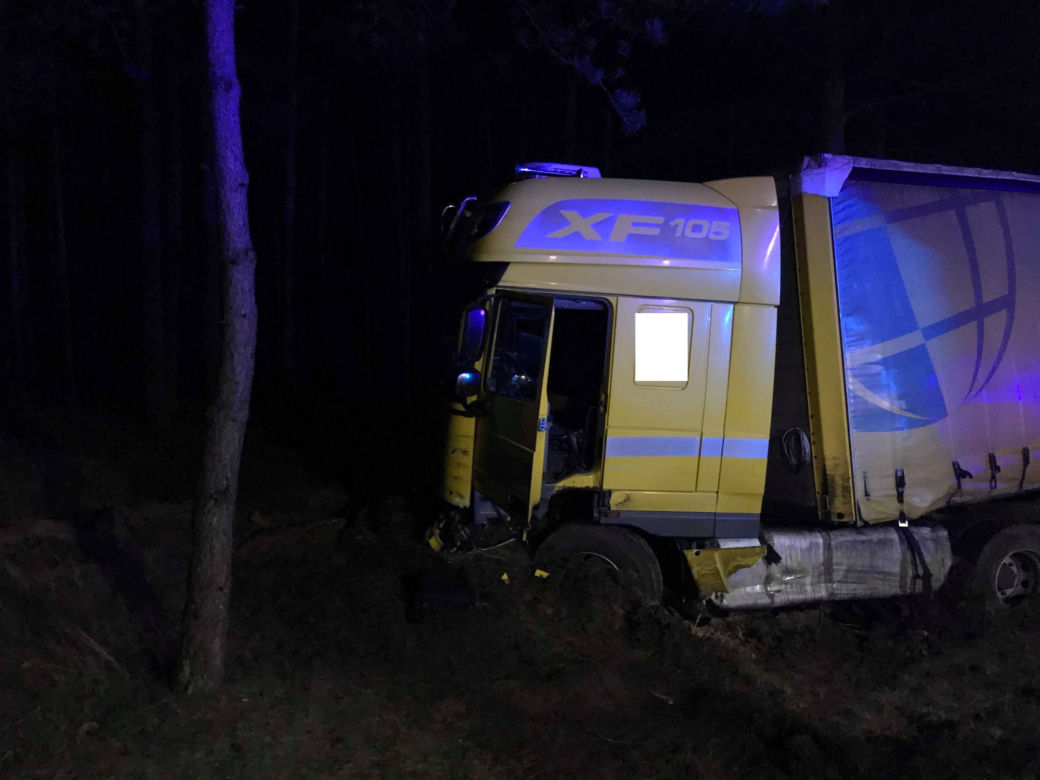 Groźny wypadek na obwodnicy Bydgoszczy! Kierowca zakleszczony w aucie 