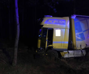 Groźny wypadek na obwodnicy Bydgoszczy! Kierowca zakleszczony w aucie 
