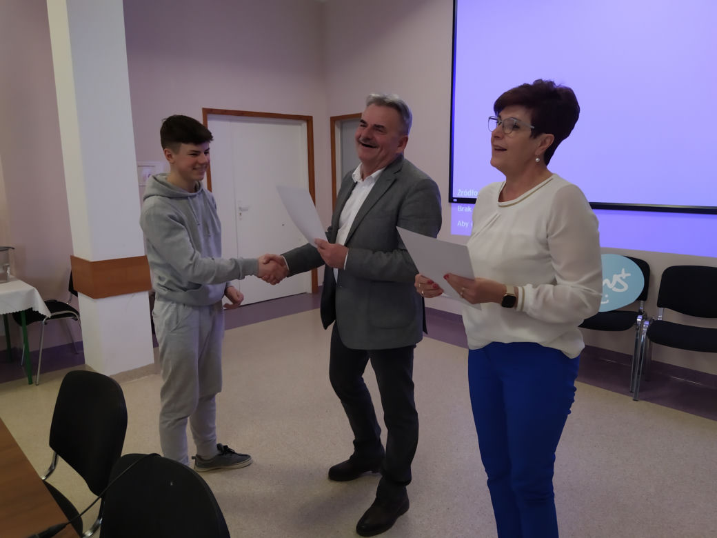 Zdjęcia z podsumowania projektu ekologicznego w Zespole Szkół w Przesmykach pt. "Młodzieżowa Akcja na Rzecz Środowiska"