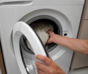 Pralki pod lupą inspekcji. Jeden błąd, ale ważny sygnał dla sklepów