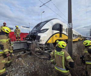 Pociąg zmiażdżył busa. Policja ujawniła tożsamość ofiary wypadku pod Wrocławiem
