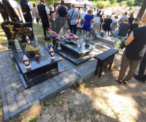 Pogrzeb 12-letniej Wiktorii w Brzozie. Uroczystości na cmentarzu