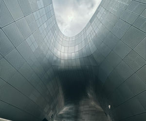 Zaha Hadid i jej Dongdaemun Design Plaza w Seulu