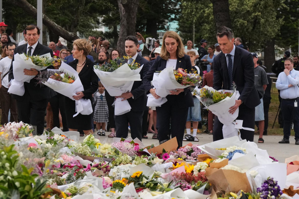 Premier Australii Anthony Albanese zaproponował w poniedziałek zaostrzenie przepisów dotyczących broni palnej po strzelaninie, która miała miejsce w niedzielę na popularnej plaży Bondi w Sydney. Zginęło w niej co najmniej 15 osób.