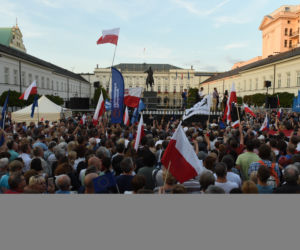Protest Wolne sady przed Palacem Prezydenckim