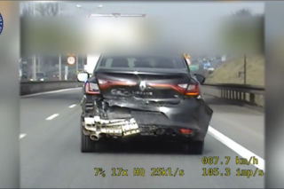 Jechał rozbitym renault ekspresówką. Był zdziwiony, że zatrzymała go policja [WIDEO]