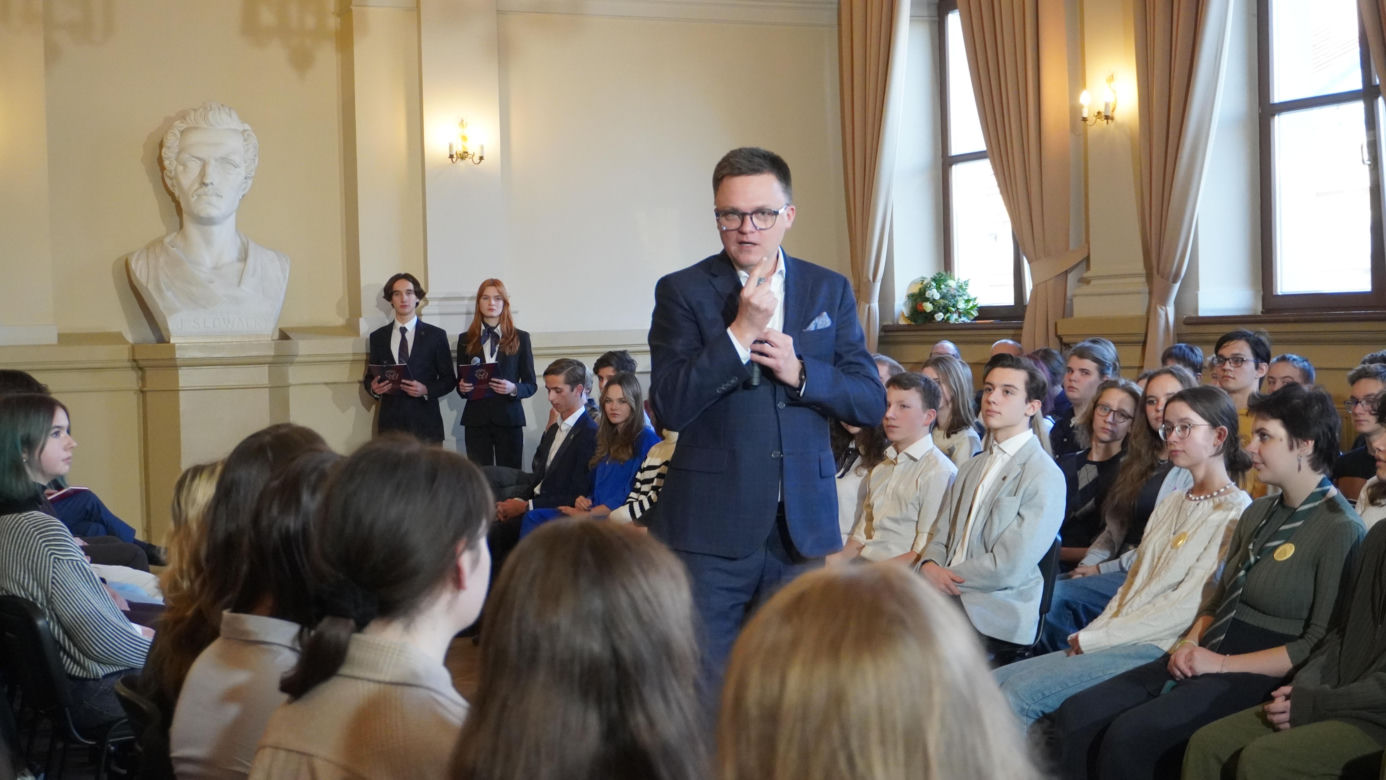 Marszałek Szymon Hołownia przeprowadził lekcję obywatelską w V LO w Krakowie