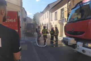Lublin: wyciek kwasu w trakcie rozładunku samochodu dostawczego [GALERIA]