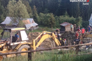 Śląskie: Tragedia przy drążeniu studni. 36-letni mężczyzna został przysypany ziemią