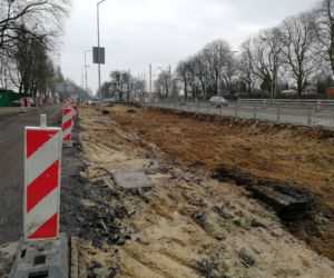 Odcinek Alei Wojska Polskiego po całkowitej rozbiórce konstrukcji nawierzchni jezdni