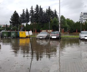 Ulewa w Rzeszowie! Rynny nie wytrzymują od nadmiaru deszczu [ZDJĘCIA,WIDEO]