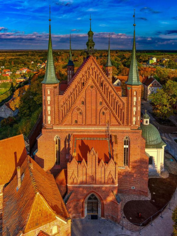 Niesamowite miasteczko nad Zalewem Wiślanym. Historia i magia w jednym miejscu
