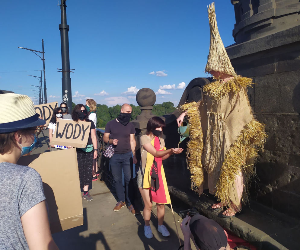 Trwa protest, który ma zwrócić uwagę na suszę w Polsce