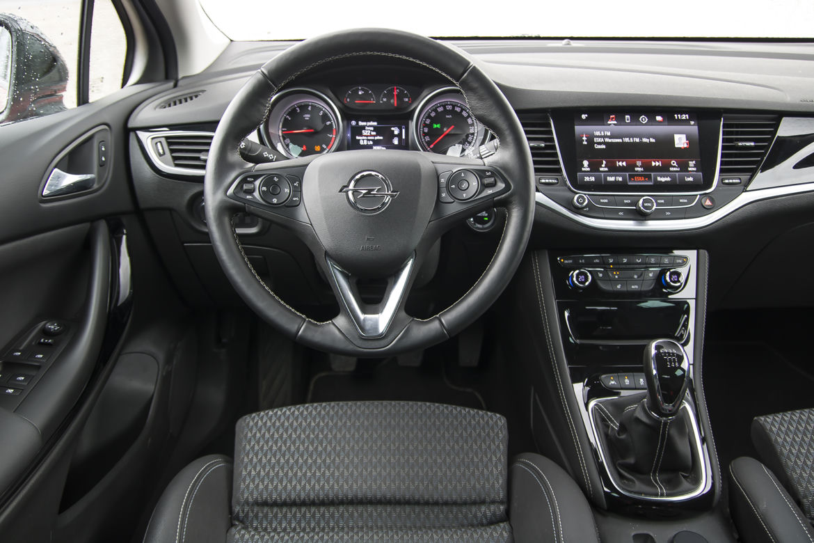 Opel Astra 1.6 Turbo 200 KM M6 Elite