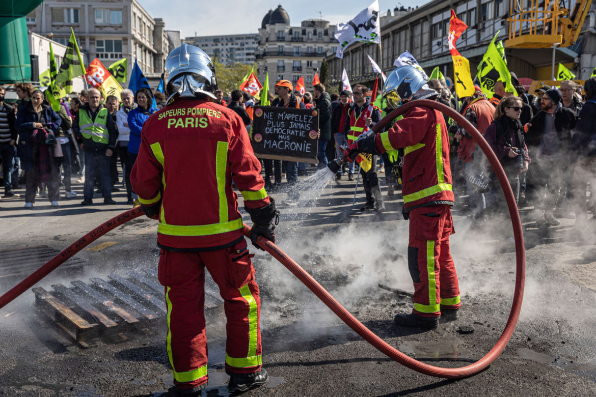 Demonstracja przeciwko reformie emerytalnej w Paryżu