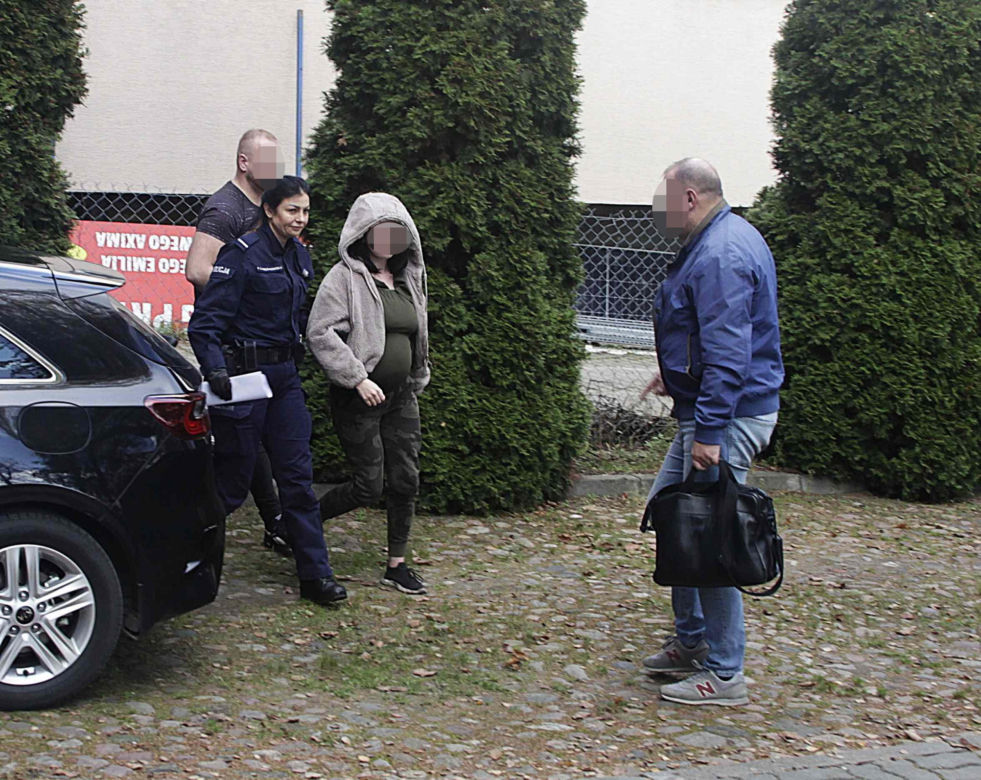 4,5-letni Leoś zakopany za domem. Jego ciężarna matka doprowadzona do prokuratury
