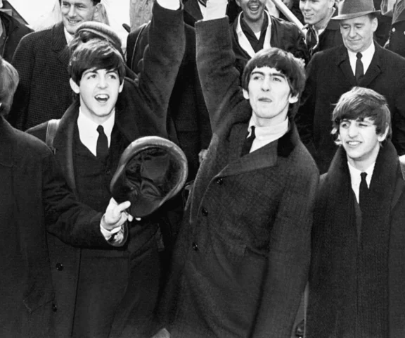 Chłopaki patrzyli na chwyty, dziewczyny krzyczały. Paul McCartney wspomina pierwszą wizytę w USA