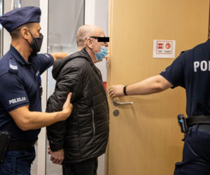 Zabił kolegę siekierą i mieszkał ze zwłokami