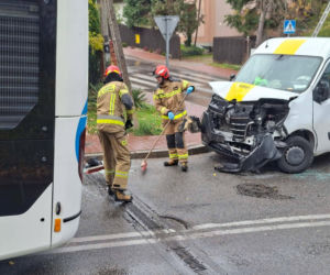 Wypadek z udziałem autobusu w Starachowicach! Na miejscu straż i policja