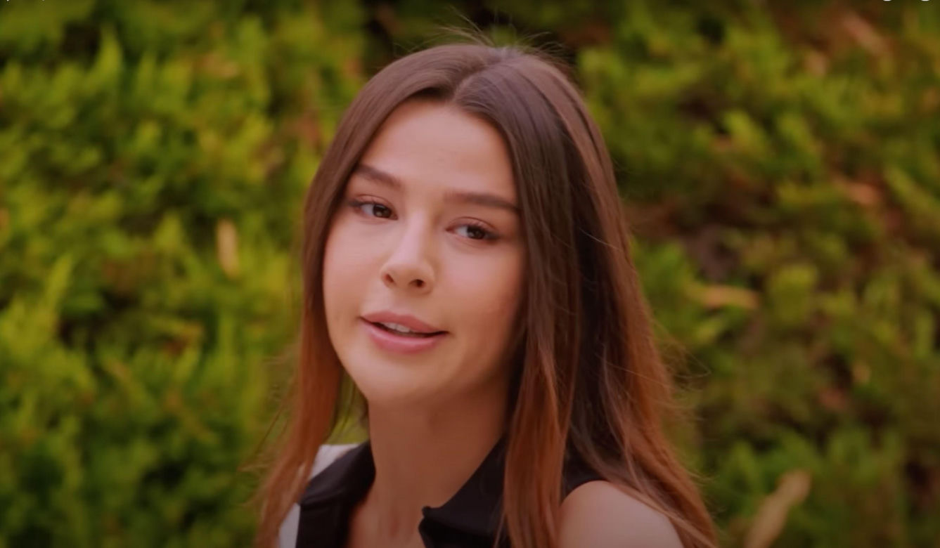 Gdy Zeynep opuszcza dom Bulenta, Feraye dopada Egegp.
