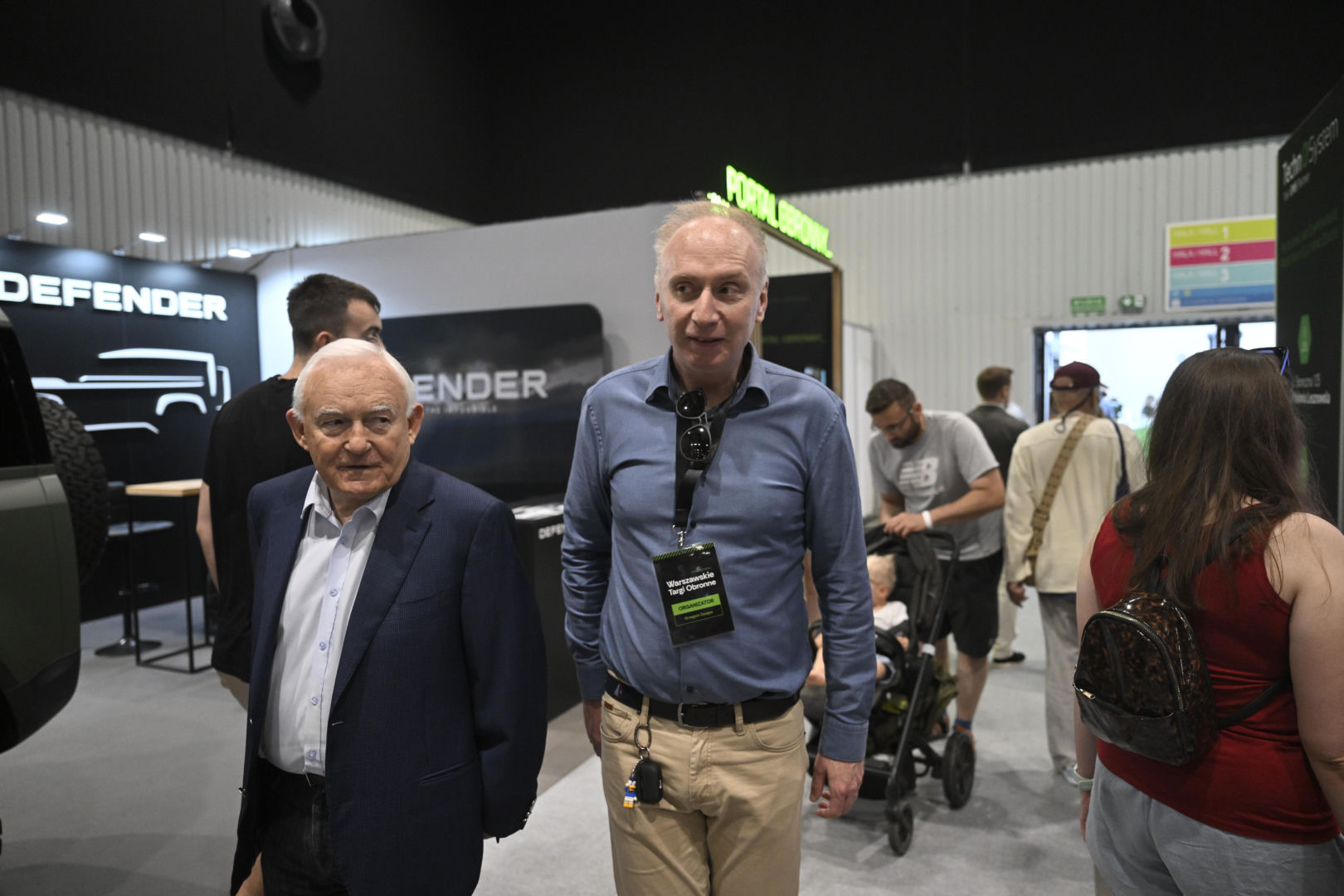 Były premier Leszek Miller na warszawskich Targach Obronnych