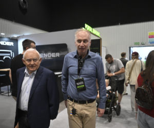 Były premier Leszek Miller na warszawskich Targach Obronnych