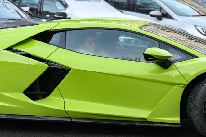 Klaudia Halejcio, mąż jej otworzył auto za całusa