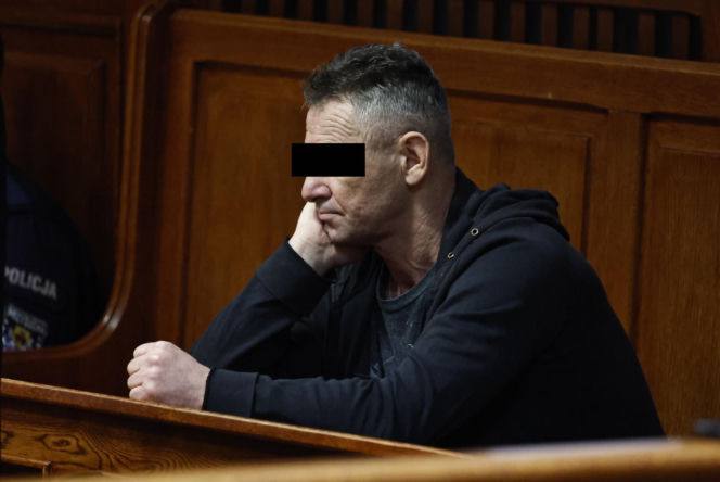 „Sztuczną szczękę wepchnięto jej do gardła”. Przerażające ustalenia. W mieszkaniu w Warszawie znaleziono cztery ciała