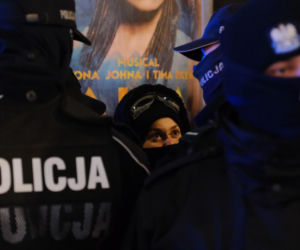 Policjanci zatrzymali uczestnika protestu kobiet