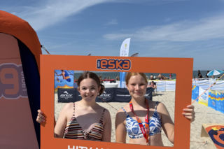 Niebieska i pomarańczowa ekipa rozgrzała plażę w Ustce! Baltic Tour Medicover Sport kontynuuje nadmorską trasę! 