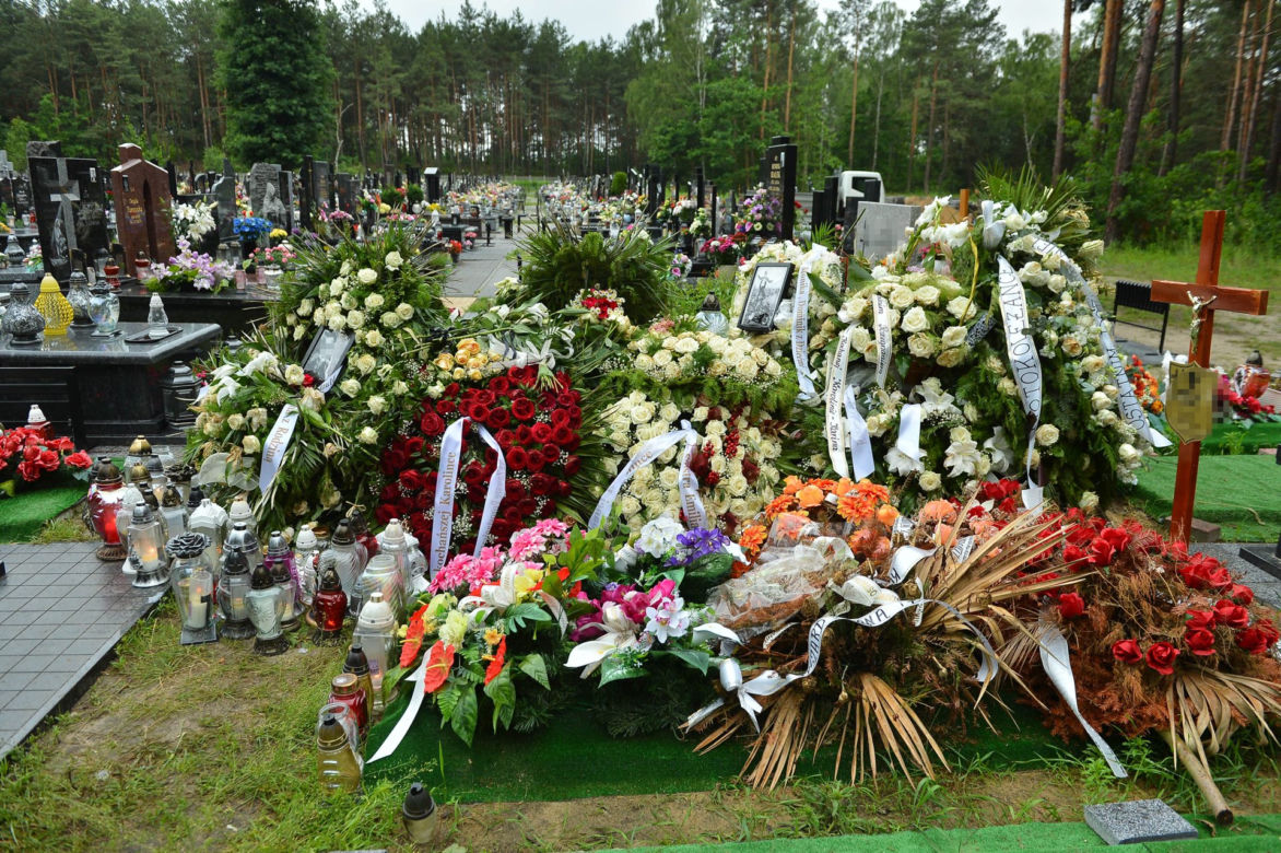 Grób zmarłej motocyklistki Karoliny z Zielonki