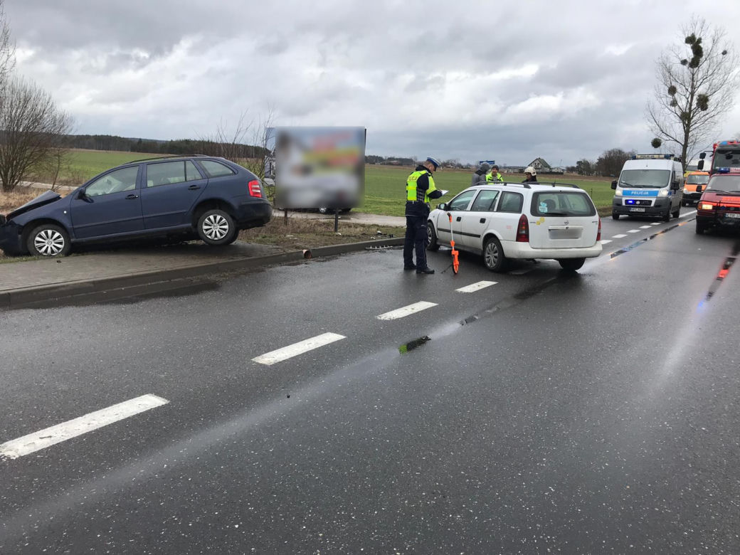 Poważny wypadek pod Toruniem - dwójka dzieci w szpitalu