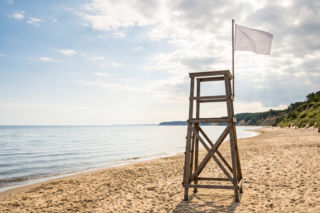 Sinice Trzęsacz 16.07. Czy w Trzęsaczu można się dzisiaj kąpać? Flaga, warunki pogodowe