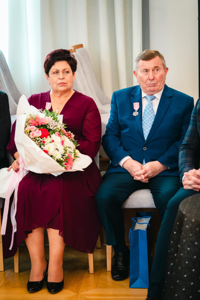 Złoty Gody par małżeńskich w Siedlcach - wręczenie pamiątkowych medali