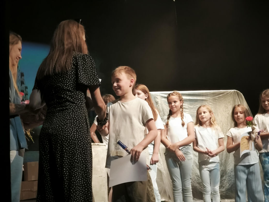 Spektakl na zakończenie warsztatów teatralnych w Teatrze Miejskim w Lesznie 