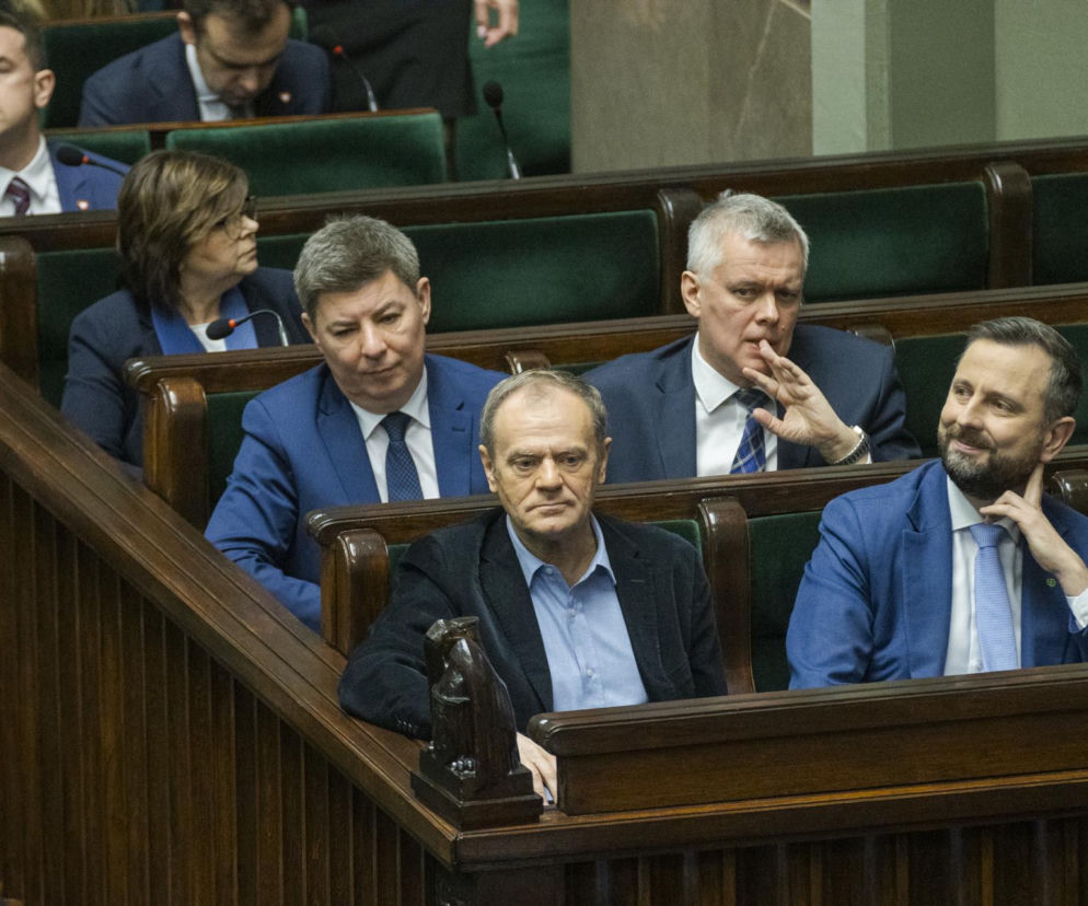 Premier Donald Tusk i Władysław Kosiniak-Kamysz w ławach sejmowych. O zrzeczeniu się immunitetu czytaj w SE Polityka.