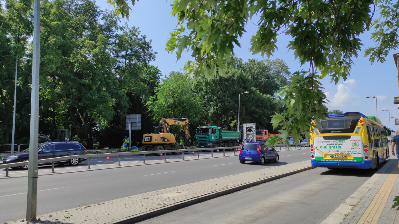Prace przy budowie węzła przesiadkowego Krakowska-Planty w Tarnowie